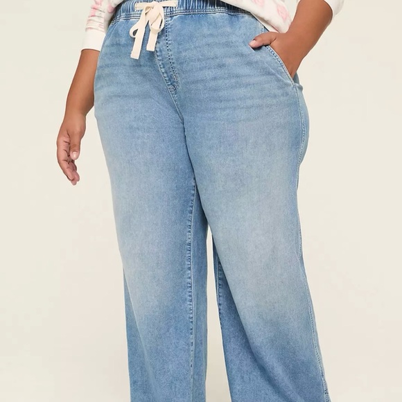 LB Relaxed Wide Leg Lightweight Jeans - Picture 4 of 8
